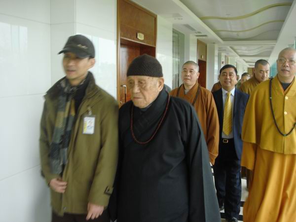 梦参老和尚今日离开厦门前往深圳继续弘法(图2)