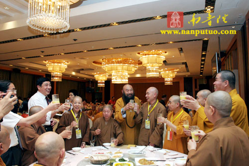 “第二届海峡论坛•闽台佛教文化交流研讨会”系列活动在厦门隆重开幕(图21)