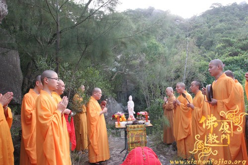 南普陀寺悟鼎法师闭关九年今日出关(图2)