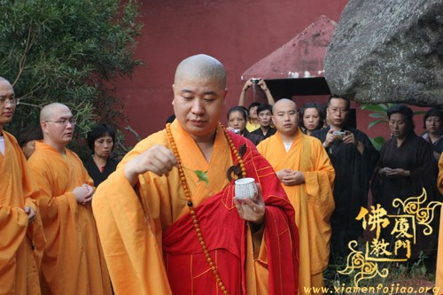 南普陀寺悟鼎法师闭关九年今日出关(图3)