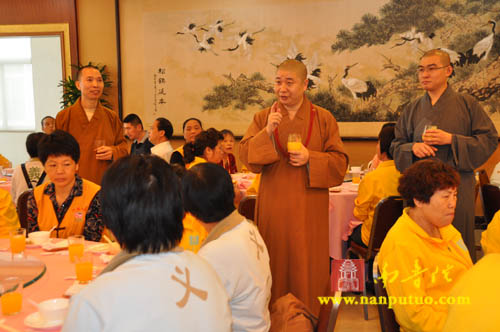 南普陀寺设宴答谢水陆法会内外坛法师及诸功德主(图11)
