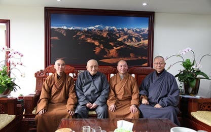 浙江温州雁荡山能仁禅寺方丈了法大和尚一行拜访梦参长老(图3)