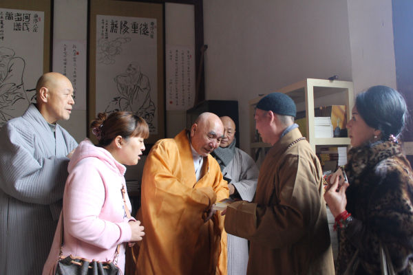 韩国佛教大学曹溪宗总务院长玄默慧昇一行参访雁荡山能仁寺(图2)