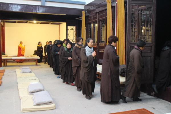 雁荡山能仁寺举行佛七共修法会，了法大和尚开讲《佛说阿弥陀经》(图2)