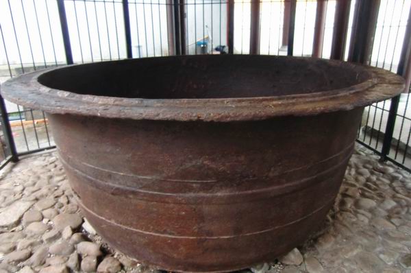 雁荡山能仁寺大铁镬保护维修圆满竣工(图1) 雁荡山能仁寺大铁镬保护维修圆满竣工(图1)