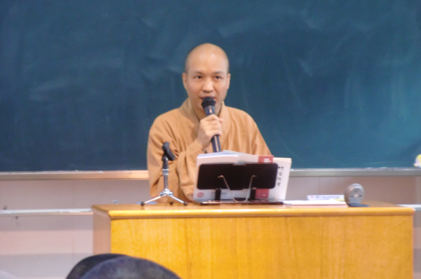 宗华法师在能仁养正院开讲《竹窗随笔》(图1)