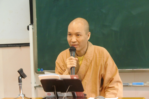宗华法师在能仁养正院开讲《竹窗随笔》(图4)