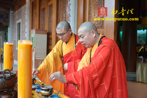 厦门南普陀寺水陆大斋胜会内坛举行发符、悬幡仪式(图3) 厦门南普陀寺水陆大斋胜会内坛举行发符、悬幡仪式(图3)