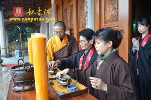 厦门南普陀寺水陆大斋胜会内坛举行发符、悬幡仪式(图5) 厦门南普陀寺水陆大斋胜会内坛举行发符、悬幡仪式(图5)