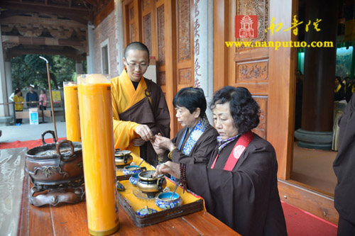 厦门南普陀寺水陆大斋胜会内坛举行发符、悬幡仪式(图6) 厦门南普陀寺水陆大斋胜会内坛举行发符、悬幡仪式(图6)