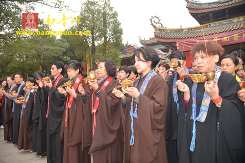 厦门南普陀寺水陆大斋胜会内坛举行发符、悬幡仪式(图30) 厦门南普陀寺水陆大斋胜会内坛举行发符、悬幡仪式(图30)