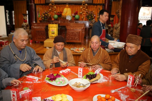 雁荡山能仁寺2015年新年团圆饭如期举行(图1)