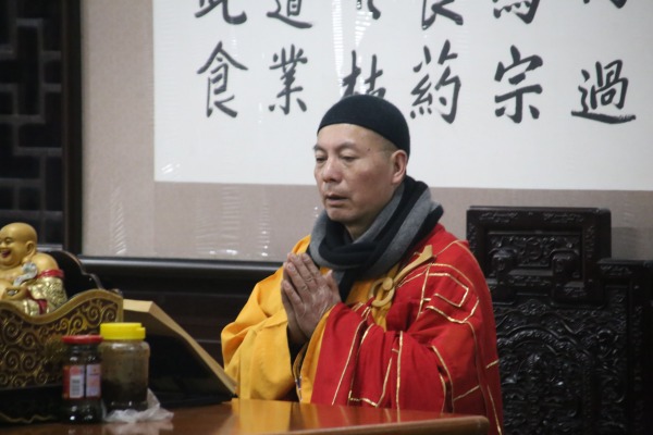 雁荡山能仁寺僧众举行除夕夜诵戒法会(图7)
