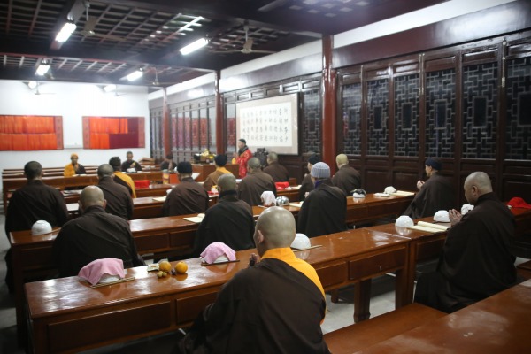 雁荡山能仁寺僧众举行除夕夜诵戒法会(图8)
