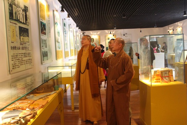 台湾慈法禅寺普贤讲堂住持、中华国际供佛斋僧功德会大会主席净耀大和尚一行访问雁荡山能仁寺(图5)
