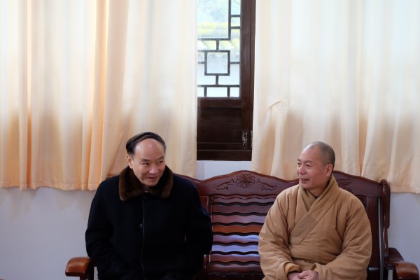 温州市委统战部潘一新副部长陪同世界企业家联合会荣誉主席马津龙教授暨东盟温商联合总会总干事莅临雁荡山能仁寺参观访问(图7)