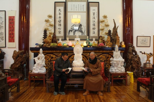 温州雁荡山风景旅游管委会党委委员、办公室主任余若鹏一行新春元宵佳节到雁荡山能仁寺慰问(图1)