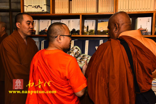 斯里兰卡佛教学与巴利语大学校长一行,到南普陀寺.闽南佛学院参观座谈(图5)