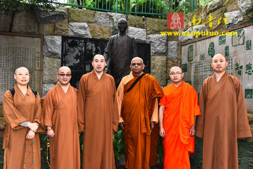 斯里兰卡佛教学与巴利语大学校长一行,到南普陀寺.闽南佛学院参观座谈(图11)