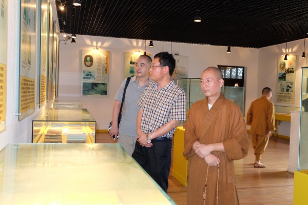 中央电视台大型人文电视片《怀素与雁荡山》总撰稿辛国强一行到能仁寺参访(图5)