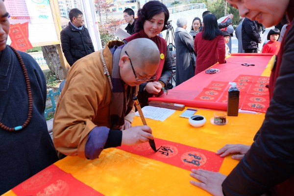 乐清市佛协组织部分法师为乐清市民送春节祝福活动(图7)