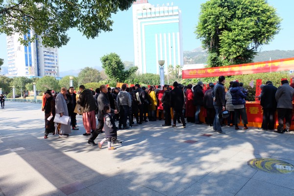 乐清市佛协组织部分法师为乐清市民送春节祝福活动(图11)