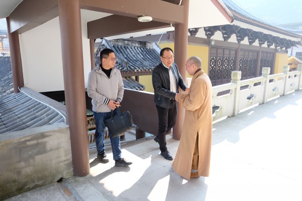 温州市民族宗教事务局马建新副局长一行来雁荡山能仁寺新年慰问(图2)