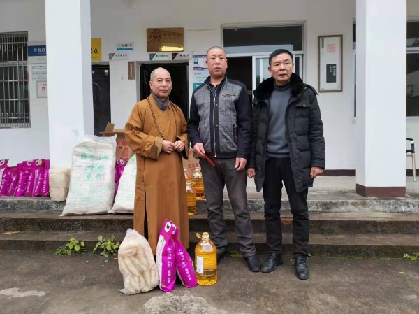 雁荡山能仁寺乐清保和能仁爱心群 春节前夕传递爱心慰问温暖108个家庭(图15)