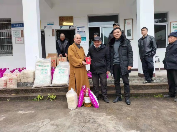 雁荡山能仁寺乐清保和能仁爱心群 春节前夕传递爱心慰问温暖108个家庭(图18)