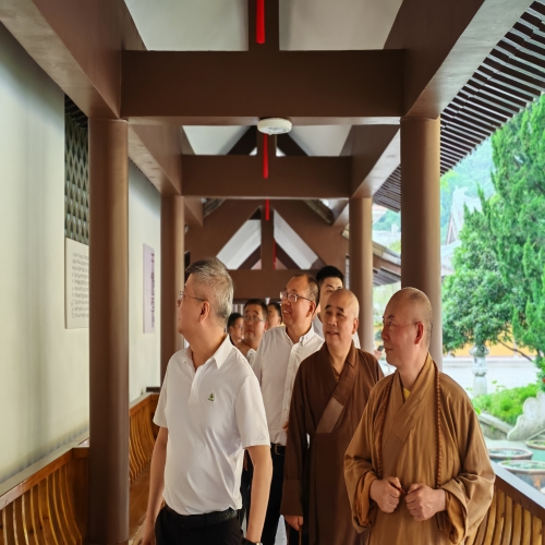 温州市委常委、统战部部长汪驰一行来雁荡山能仁寺调研
