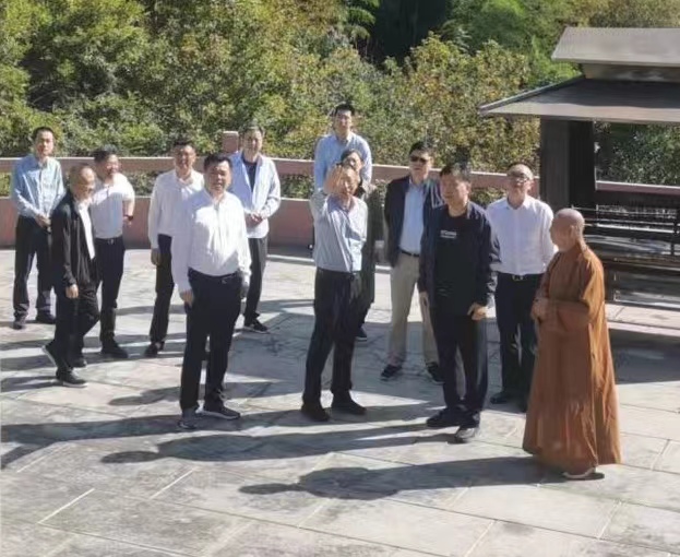 温州市委副书记、市长张振丰一行赴雁荡山能仁寺调研(图1)
