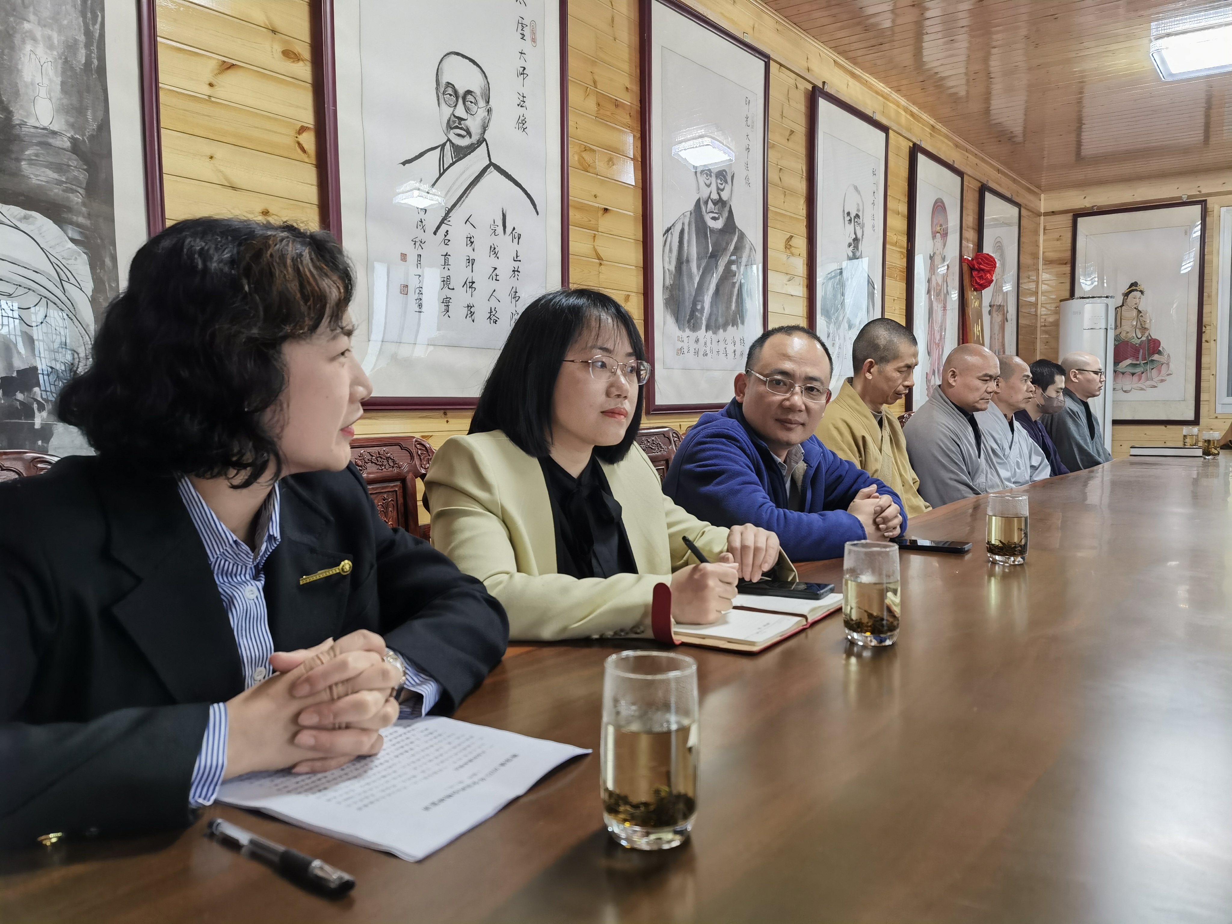 雁荡山能仁寺僧众深入学习贯彻全国两会精神(图5)