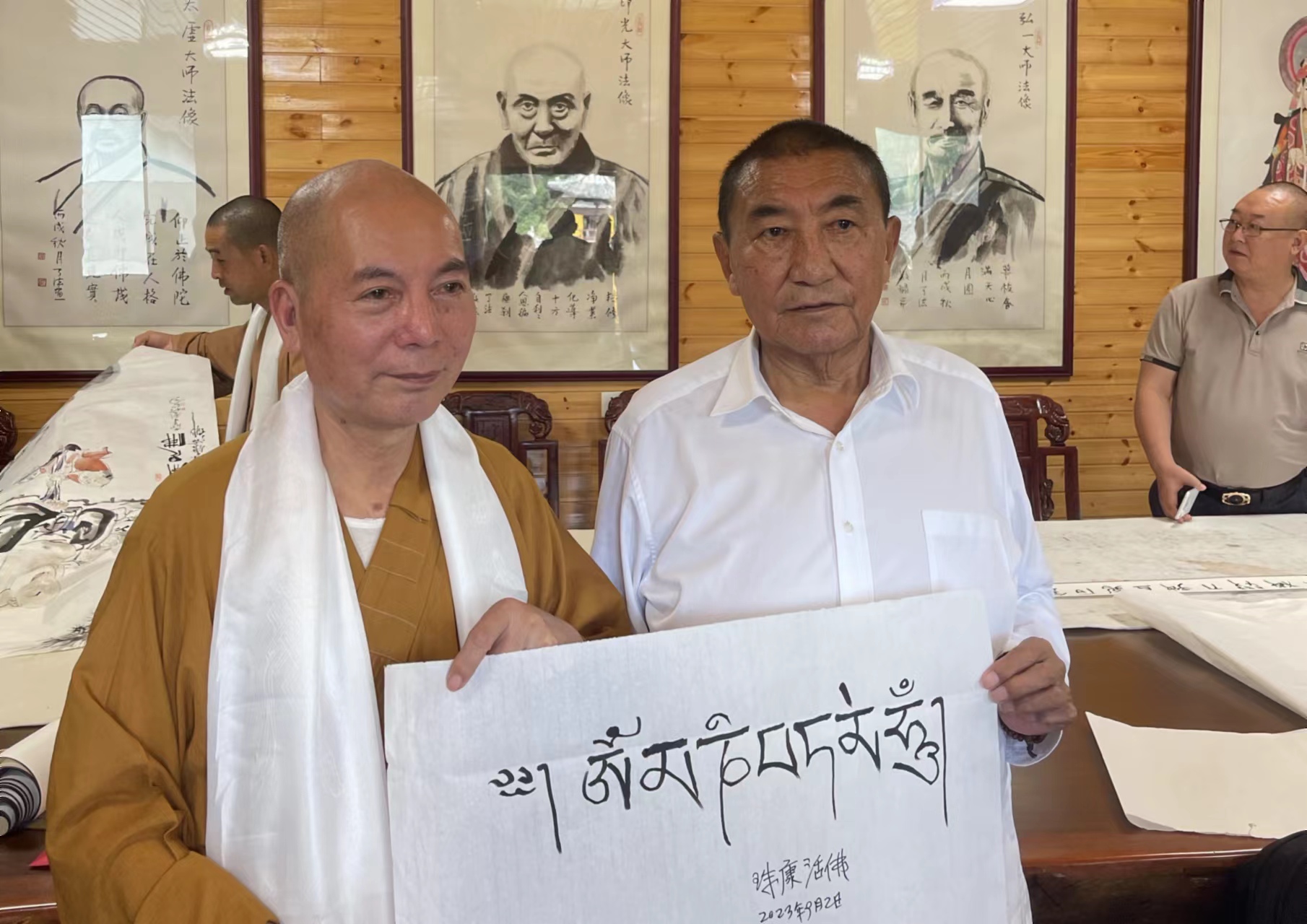 中国佛教协会副会长珠康．土登克珠视察能仁寺(图1)