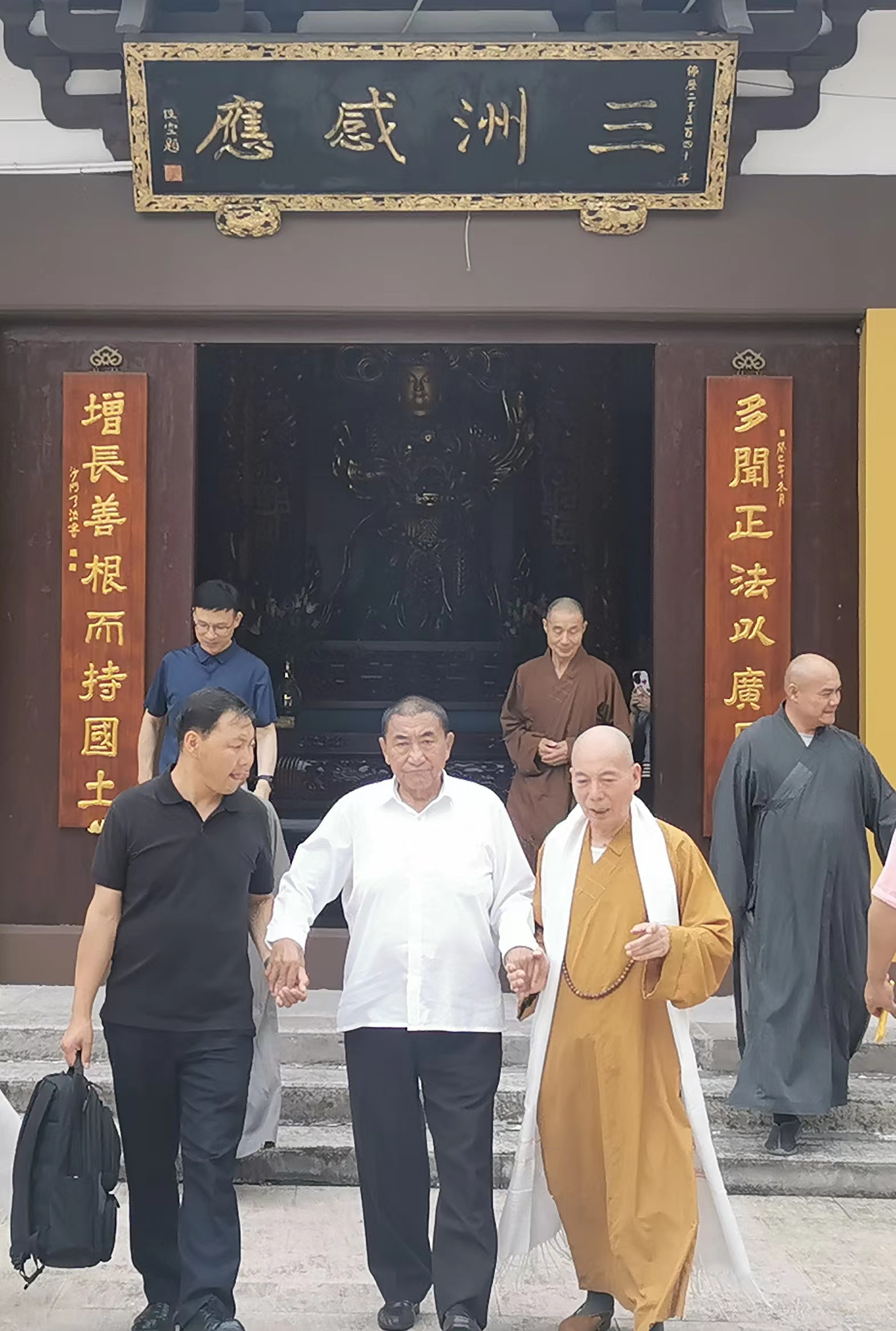 中国佛教协会副会长珠康．土登克珠视察能仁寺(图3)