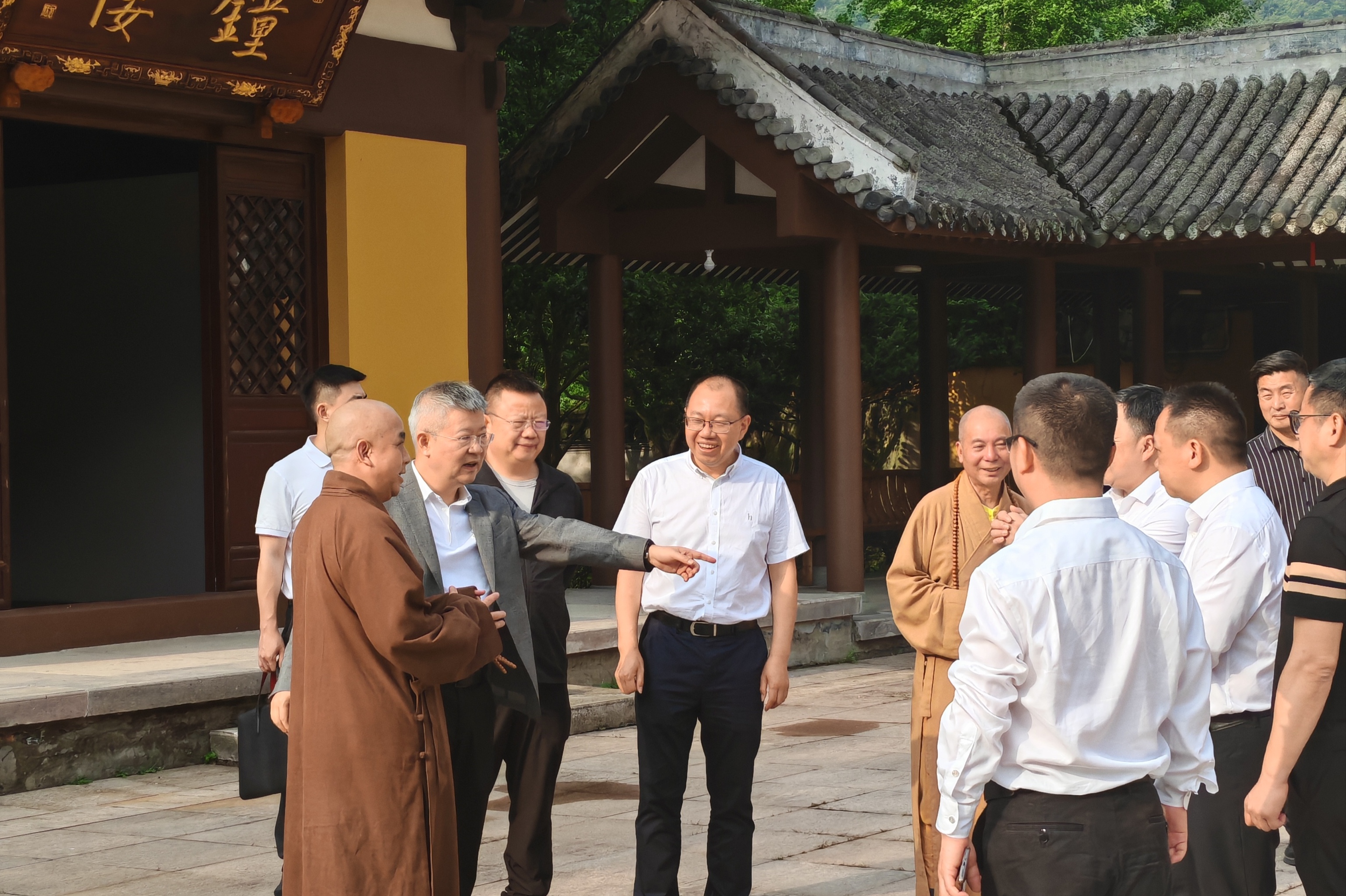 温州市委常委、统战部部长汪驰一行来雁荡山能仁寺调研(图3)