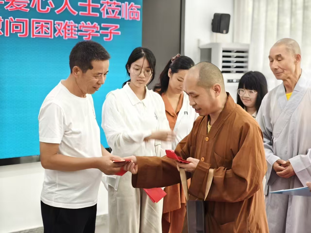 雁荡山能仁寺开展慈善助学活动(图9)